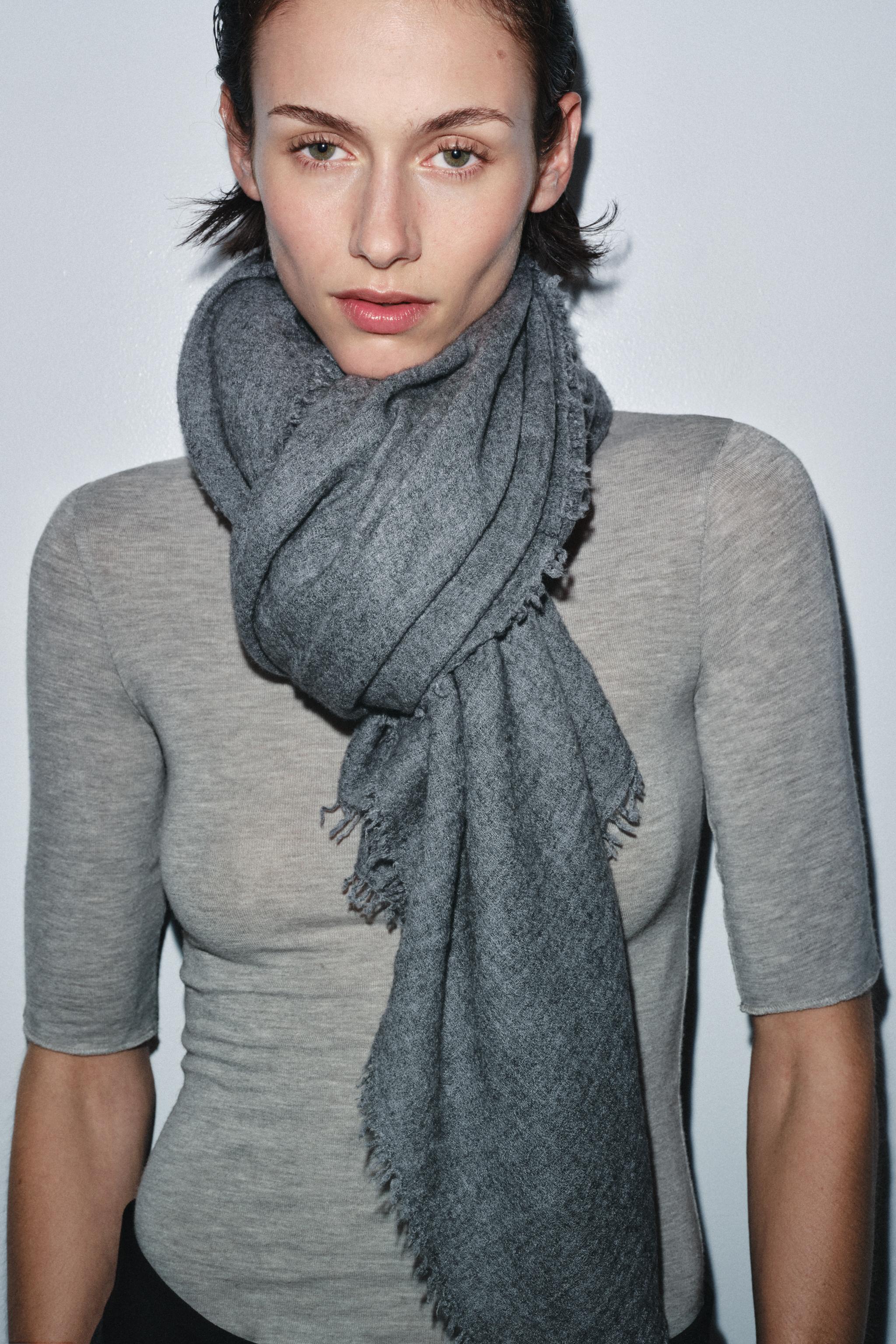 FOULARD EFFRANGÉ AVEC LAINE